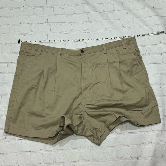 ROUNDTREE & YORKE Men’s Khaki Shorts in size 52 GUC - Picture 6 of 7